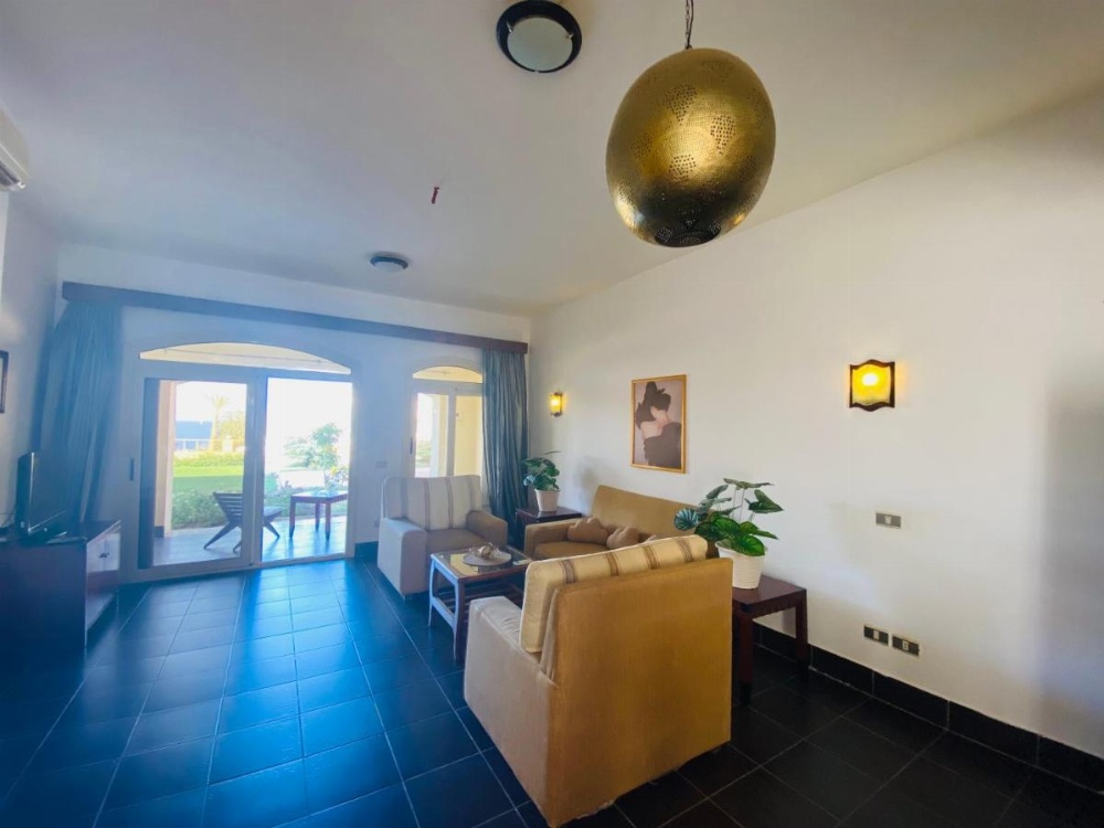 Apartment with Pool View 